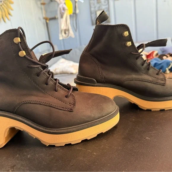 SOREL Women's Hi-Line Heel Lace Boots Black Size 7.5 - Picture 3 of 6